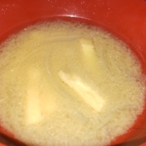 優しい甘さ⭐︎玉ねぎと油揚げの味噌汁